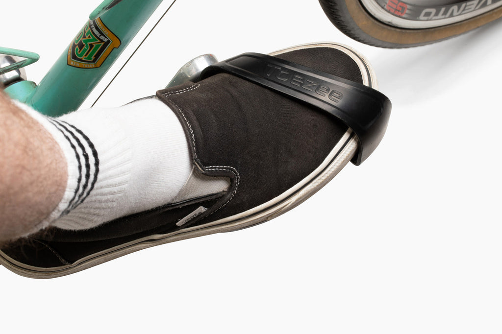 Cyclist using Toezee pedal clips during daily commute